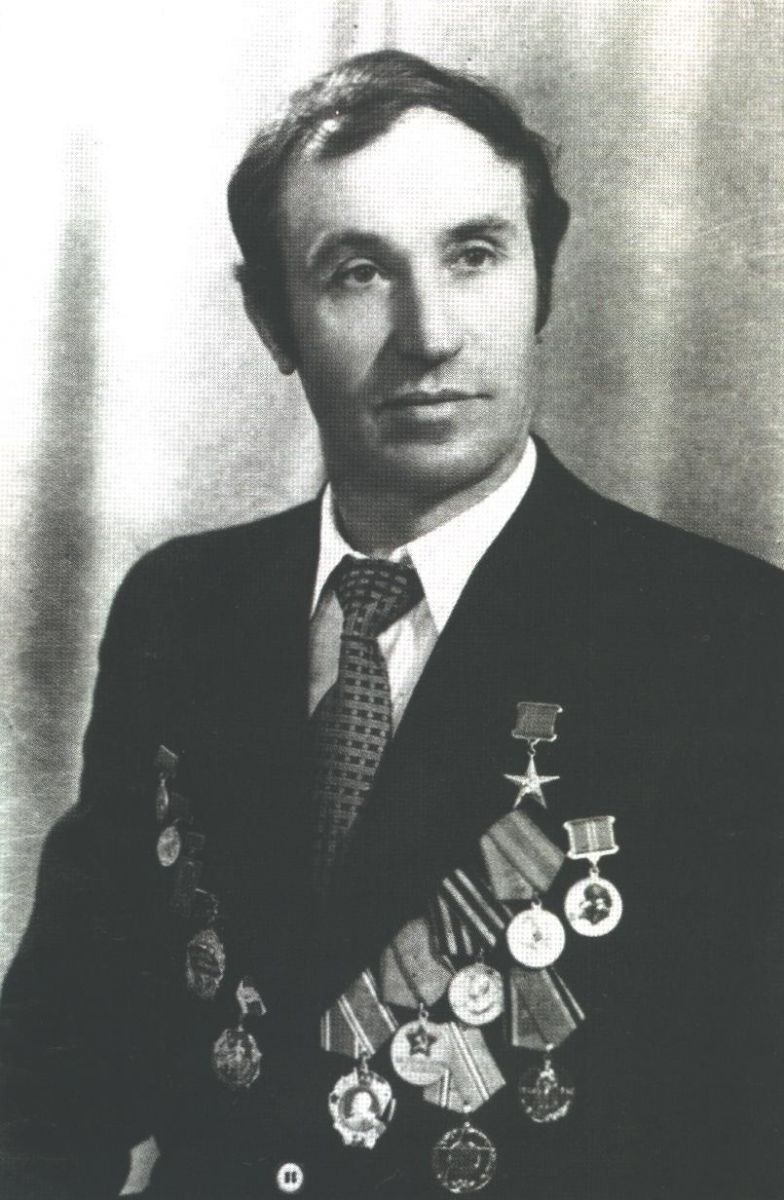 alt=